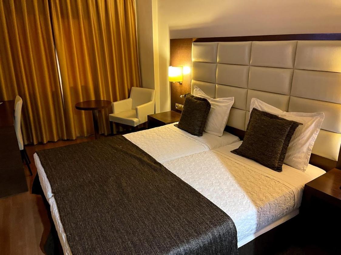 Europa Hotel แคซโทเรีย ภายนอก รูปภาพ