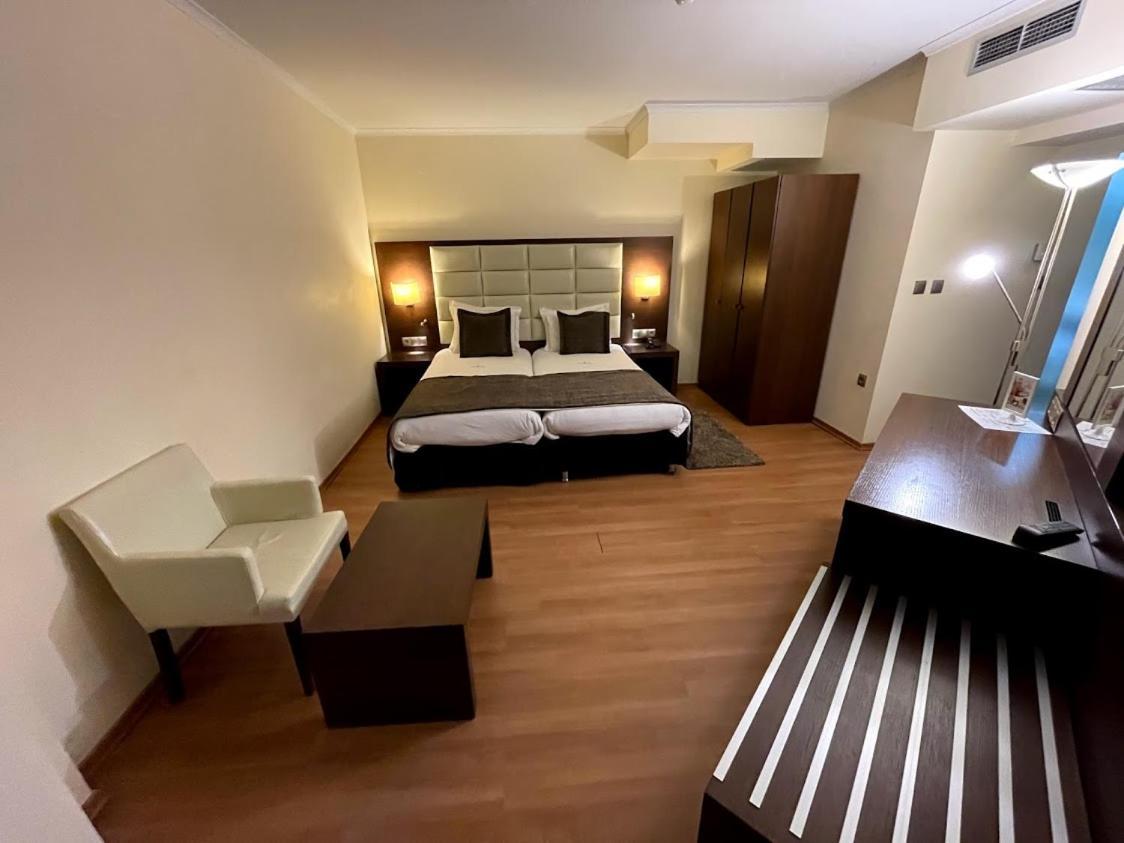 Europa Hotel แคซโทเรีย ภายนอก รูปภาพ