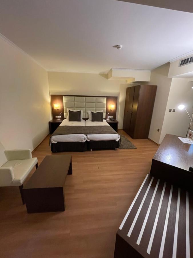 Europa Hotel แคซโทเรีย ภายนอก รูปภาพ