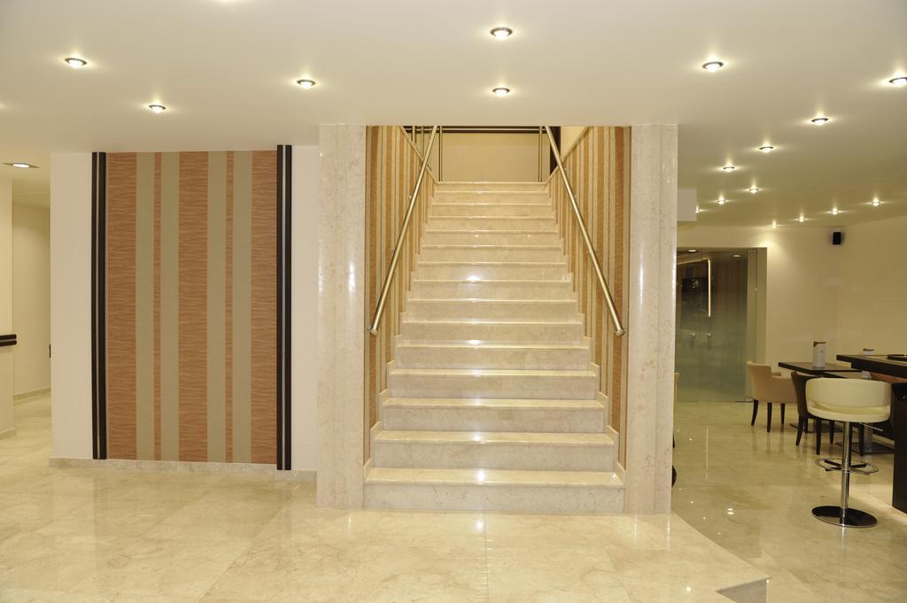 Europa Hotel แคซโทเรีย ภายนอก รูปภาพ